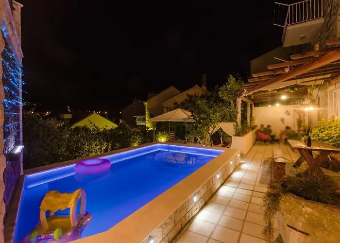 Family Friendly Apartments With A Swimming Pool Sustjepan, Dubrovnik - 17308